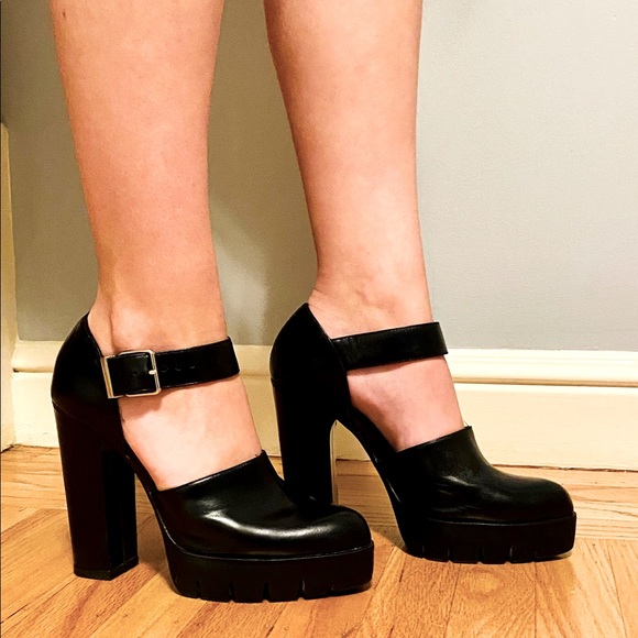 Zara women’s platform heel size 38 (7.5) - Picture 2 of 2